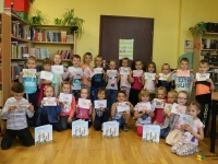 Starszaki w bibliotece