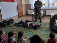 Spotkanie z żółnierzem w przedszkolu
