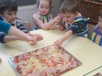 Pizza palce lizać...