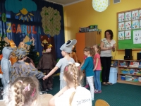 Śmieci segregujmy przyrode szanujemy ...