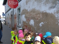 Spacer na pobliskie skrzyżowanie